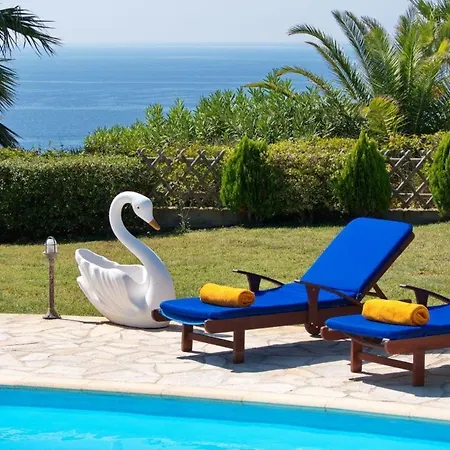 Villa Kleismata Sleeps 6 *