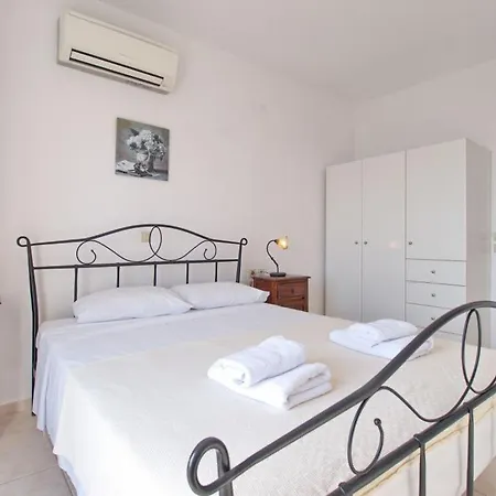 Kleismata Sleeps 6 Villa