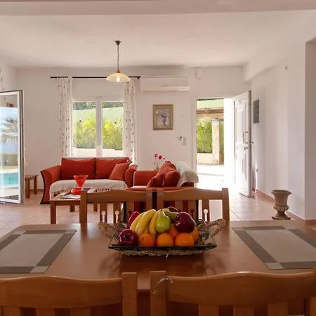 Villa Kleismata Sleeps 6 *